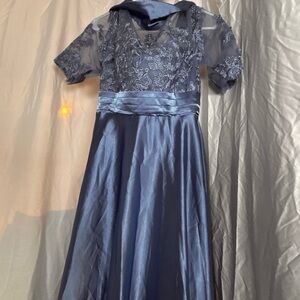 Elegant Lace Midi Dress in Blue